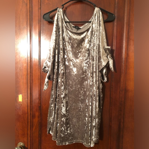 Velvet open sleeve champagne top (Plus Size) - Picture 1 of 3